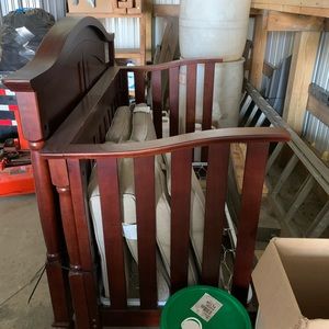 Toddler adjust crib/bed